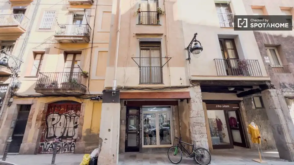 Habitació a Sant Pere, Sta. Caterina i la Ribera