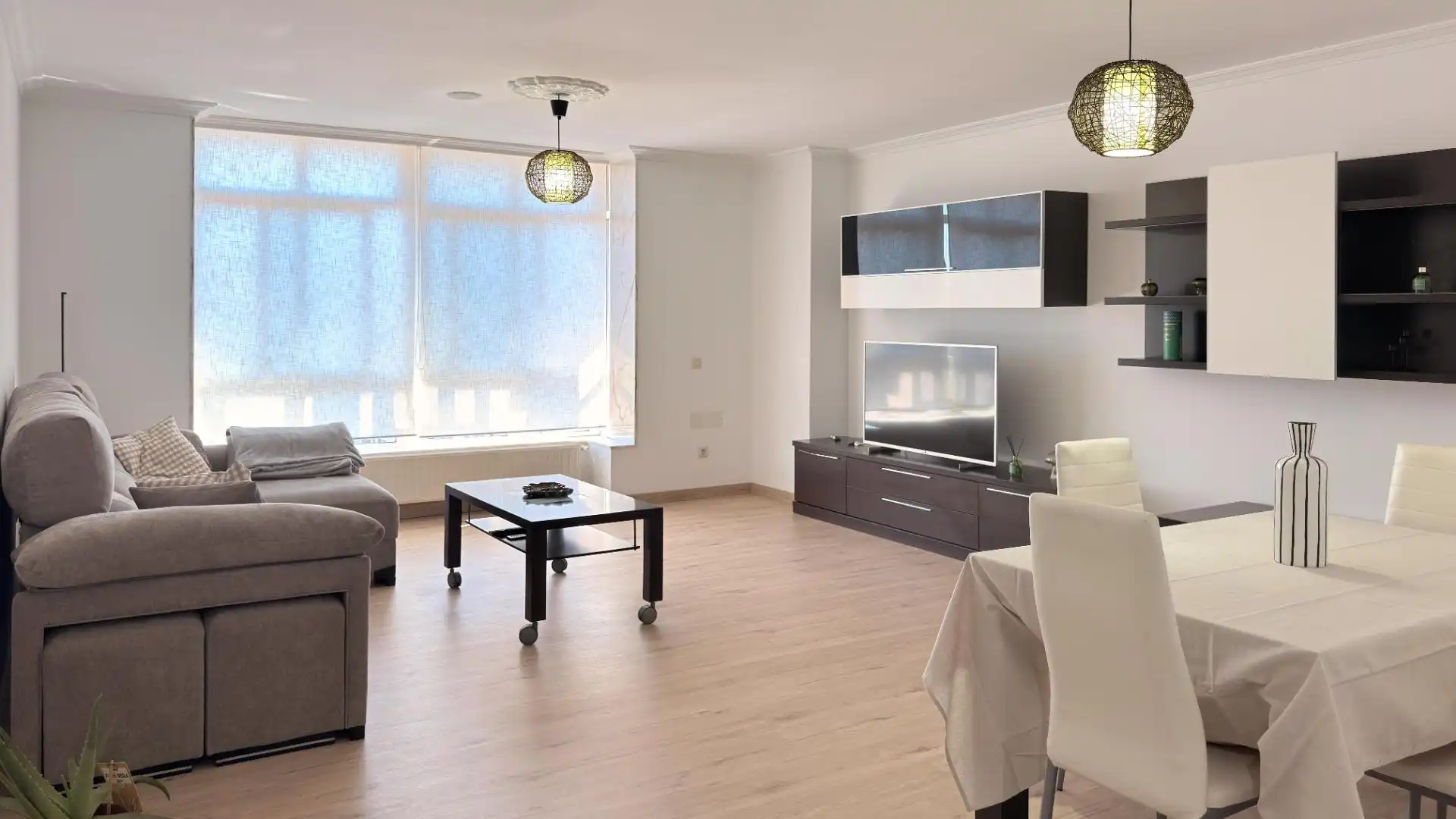 Flat with terrace to rent in Calle de Ourense