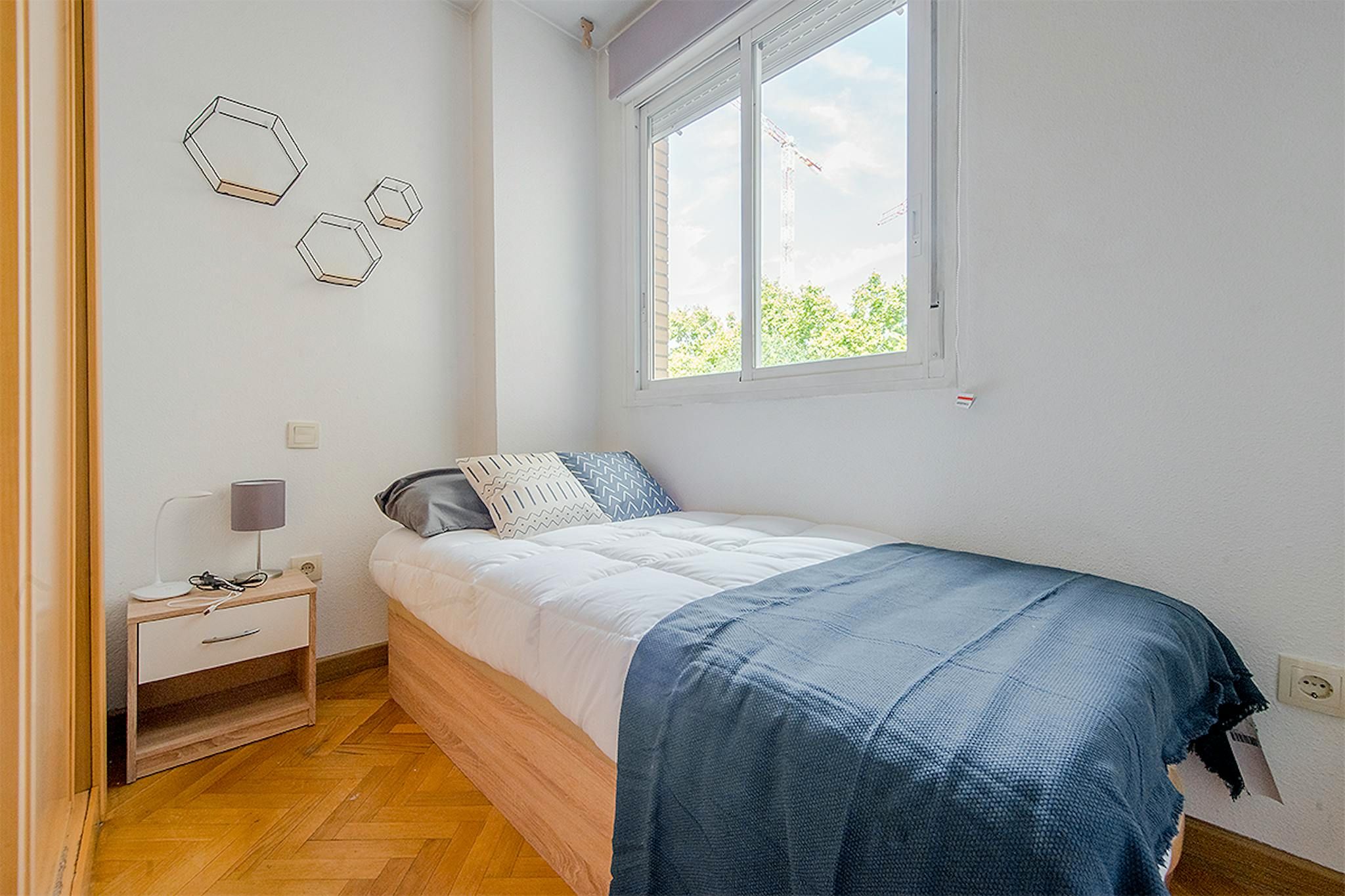Habitación de Piso para compartir en  Madrid Capital con Calefacción, Lavadora y TV