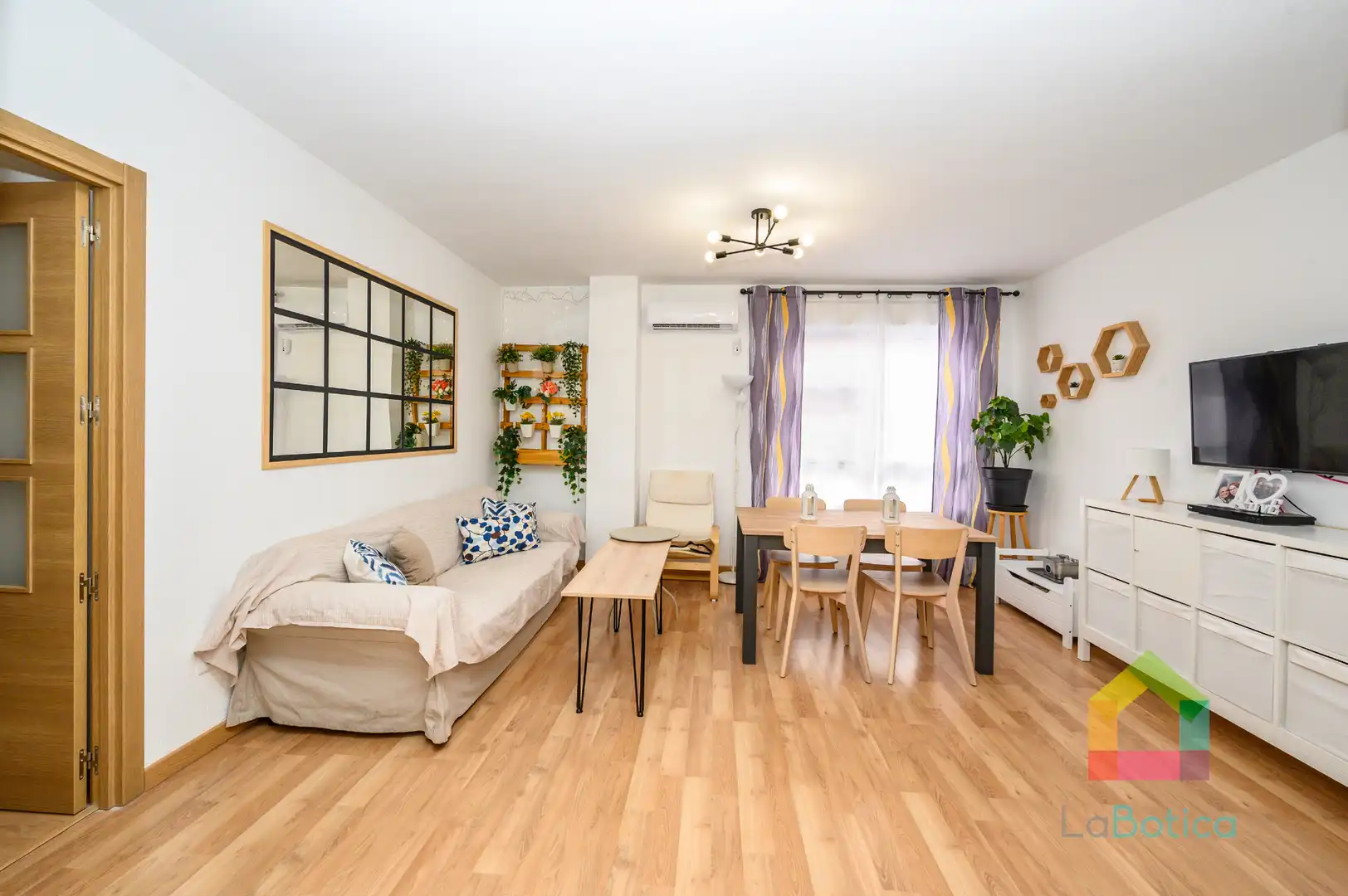 Living room of Flat for sale in Gerindote  with Air Conditioner, Heating and Oven