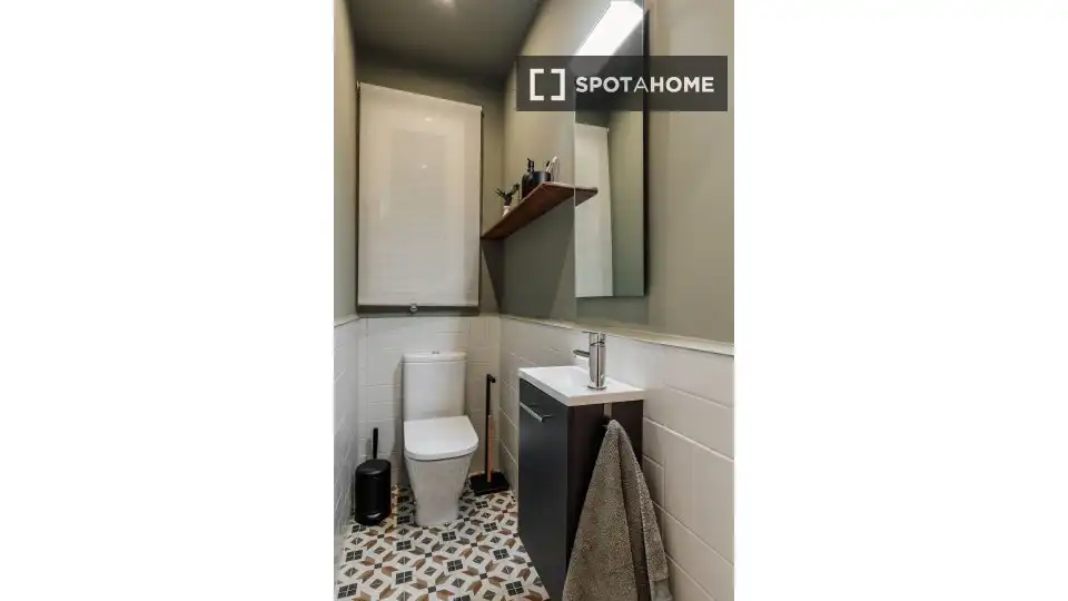 Baño de Piso de alquiler en Barcelona con Aire acondicionado, Calefacción y Amueblado
