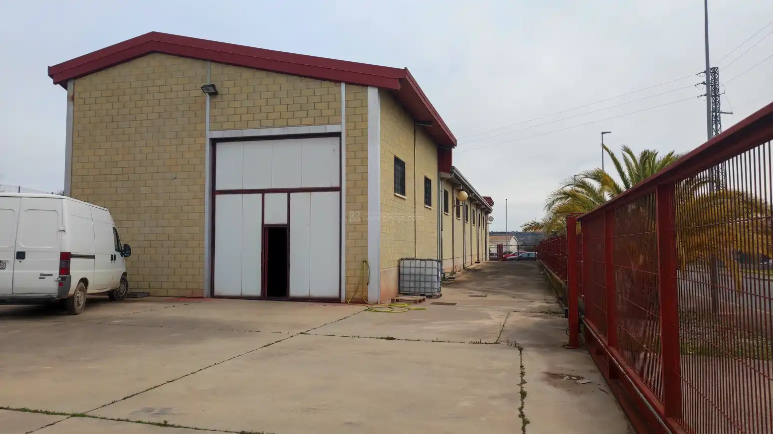 Vista exterior de Nau industrial de lloguer en Navarrete