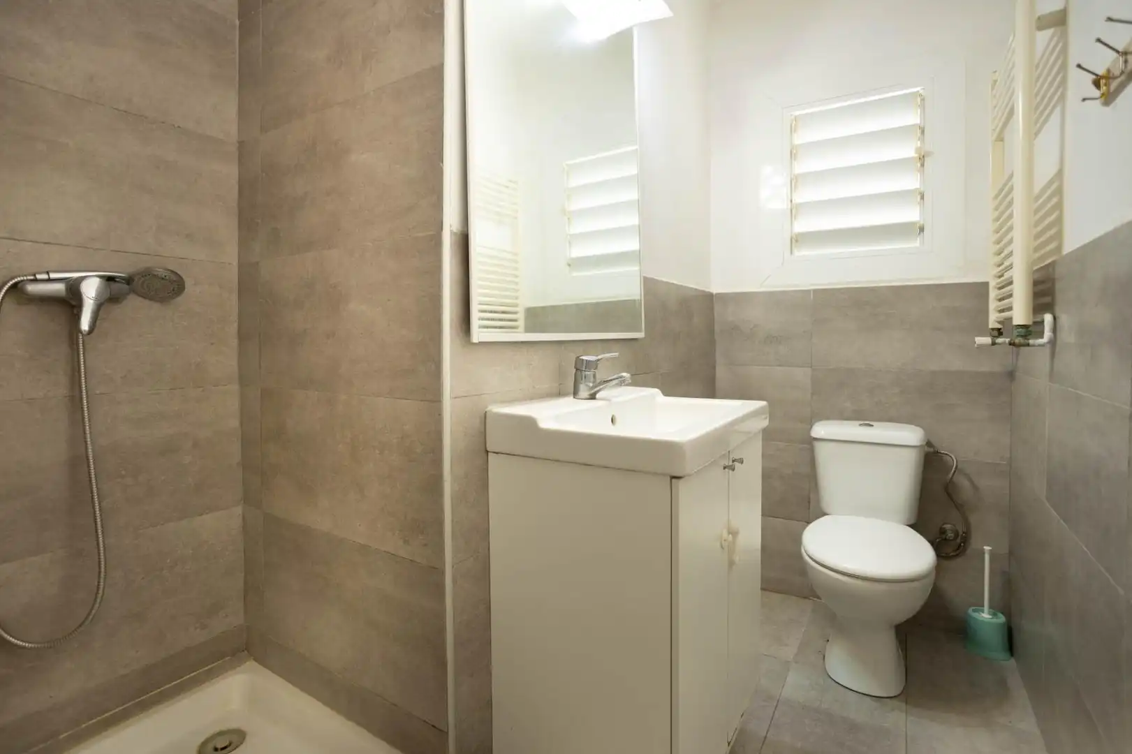 Baño de Ático en venta en Molins de Rei con Aire acondicionado, Parquet y Balcón
