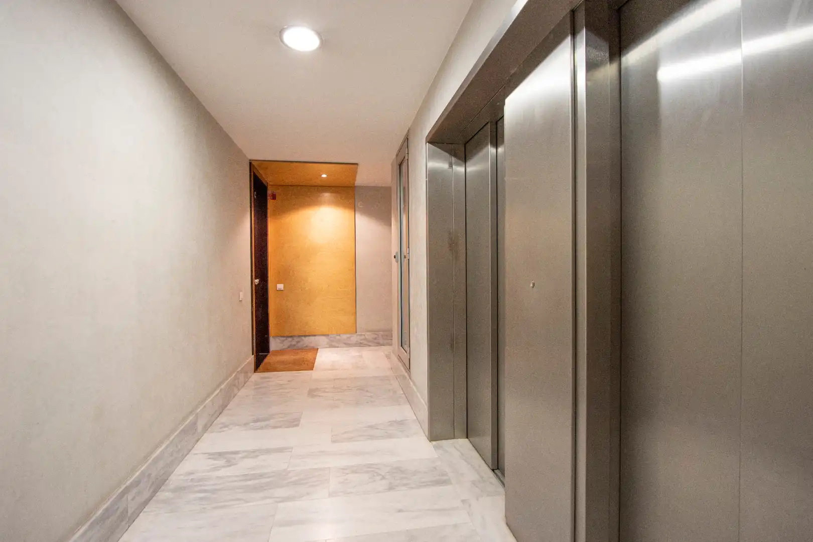 Wohnung zum Verkauf in Barcelona mit Klimaanlage, Heizung und Parkett