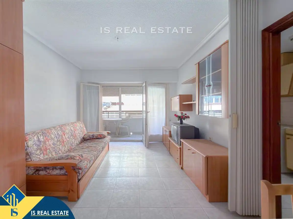 Sala de estar de Apartamento en venta en Torrevieja con Calefacción, Terraza y Amueblado