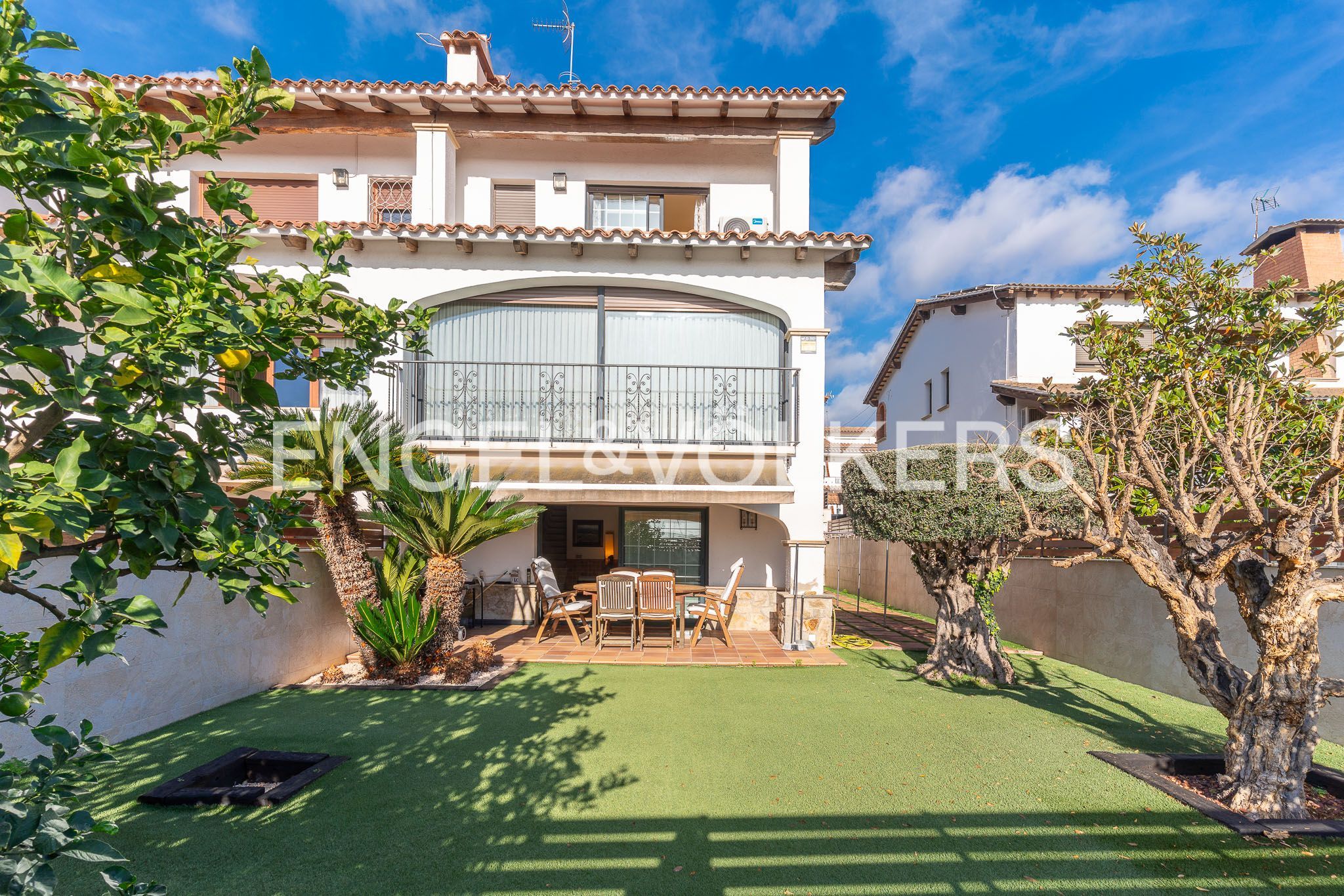 Vista exterior de Casa adosada en venta en Vilassar de Dalt con Aire acondicionado, Calefacción y Jardín privado