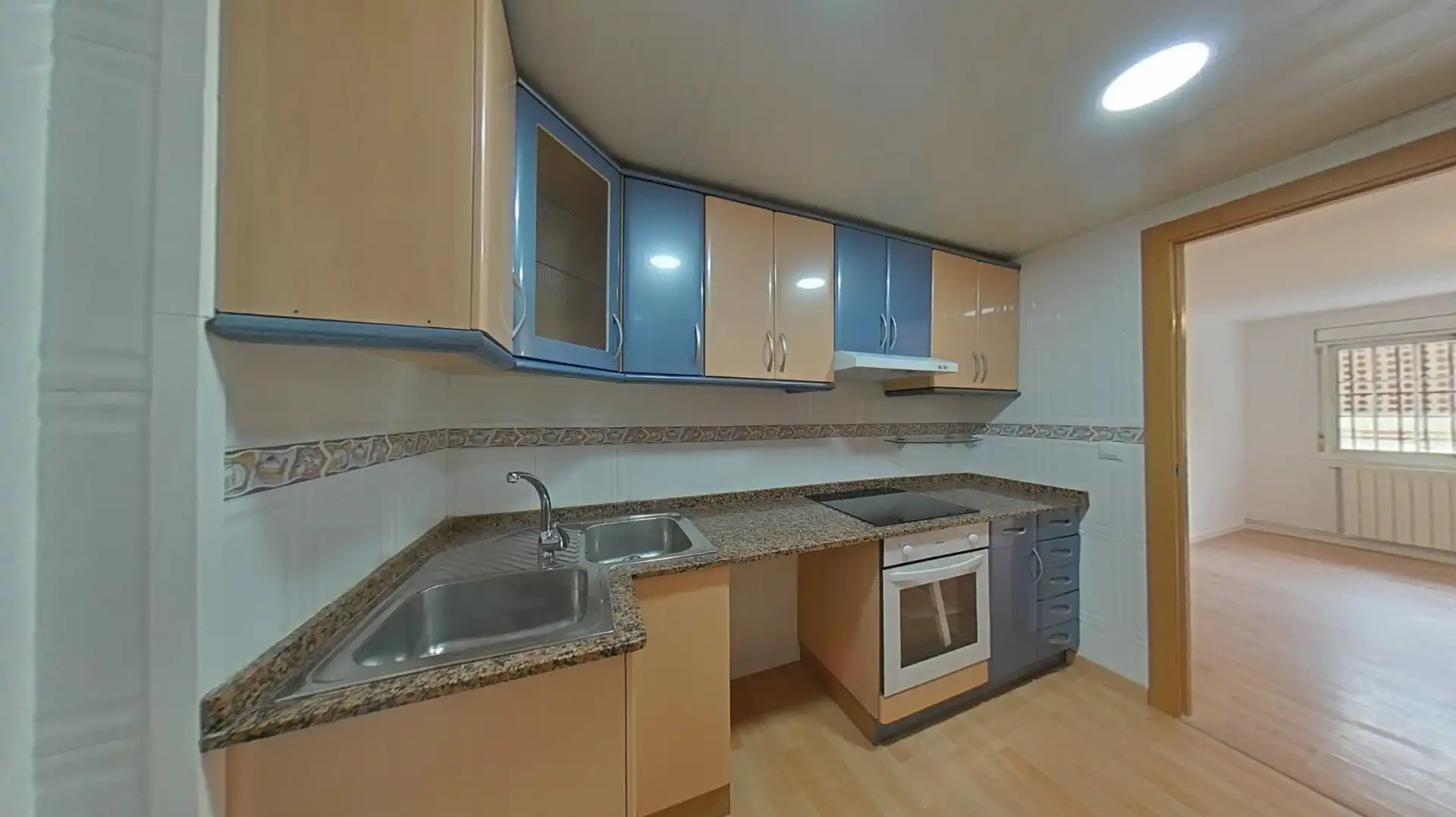Kitchen of Flat for sale in L'Hospitalet de Llobregat  with Air Conditioner and Heating