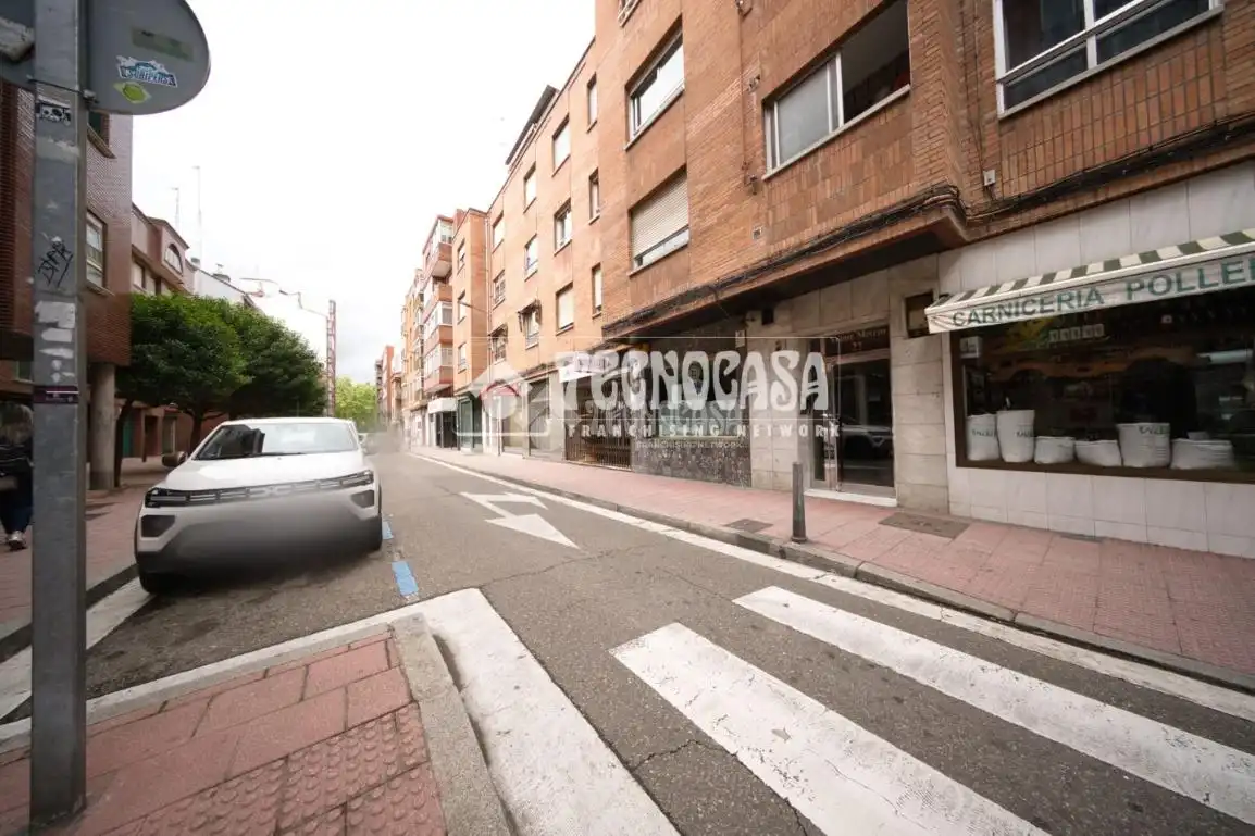 Vista exterior de Pis en venda en Valladolid amb Calefacció