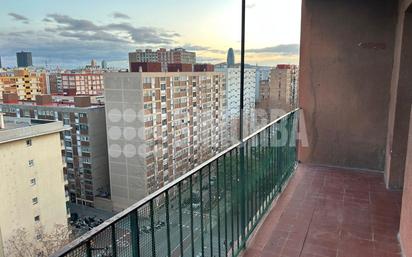 Exterior view of Flat for sale in  Barcelona Capital  with Oven and Balcony