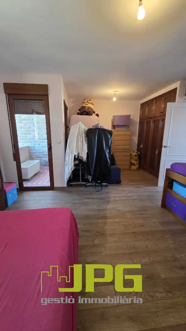 Habitación de Casa adosada en venta en Sant Joan d'Alacant con Aire acondicionado, Calefacción y Jardín privado