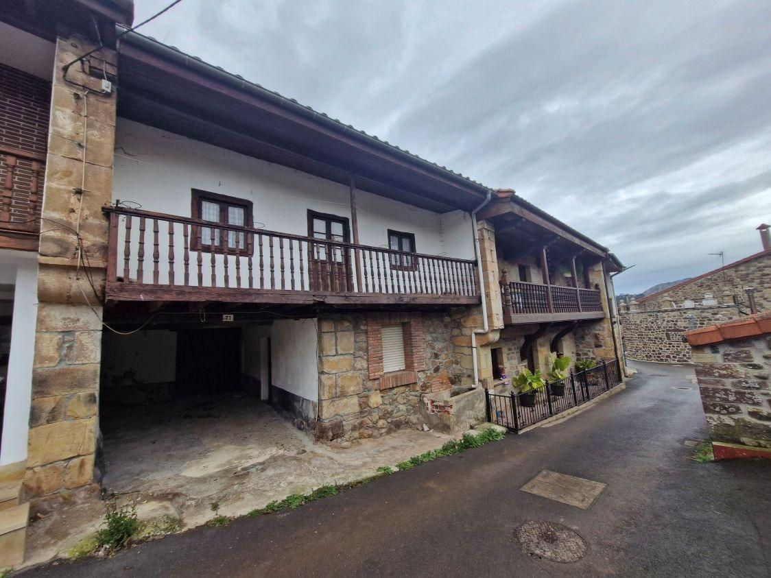Exterior view of Houses for sale in Los Corrales de Buelna   with Terrace, Storage room and Balcony
