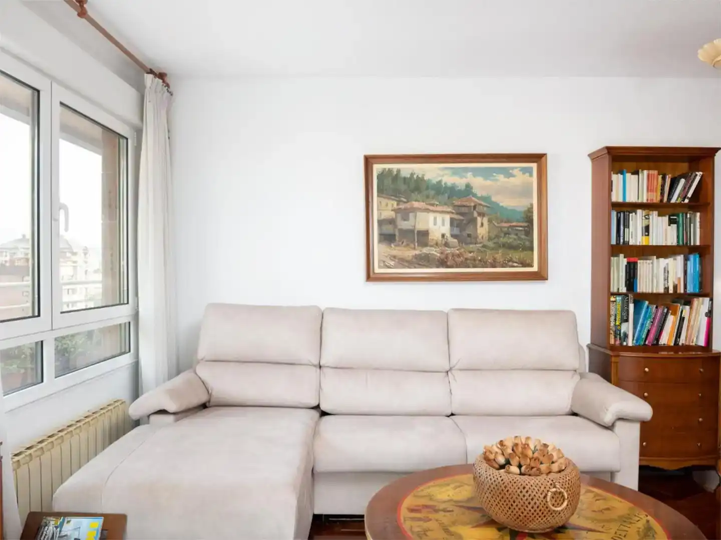 Sala de estar de Piso de alquiler en Gijón  con Parquet y Amueblado