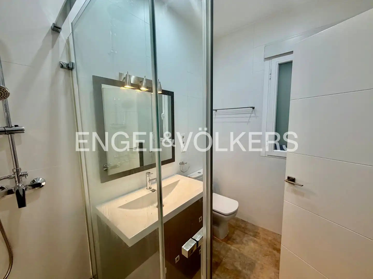 Badezimmer von Wohnung zur Miete in Madrid mit Heizung, Möbliert und Balkon