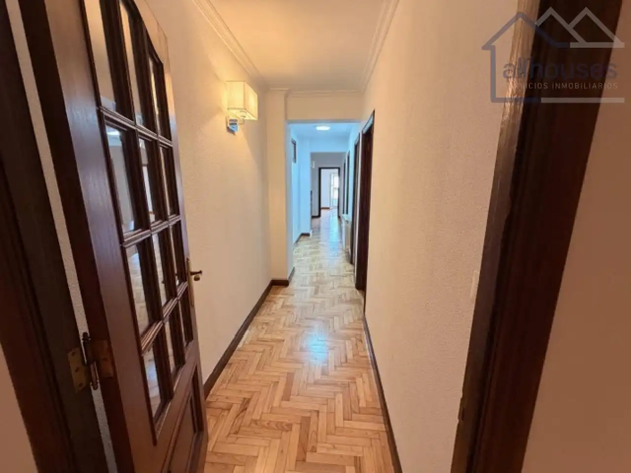 Piso en venta en Vigo  con Calefacción, Parquet y Terraza