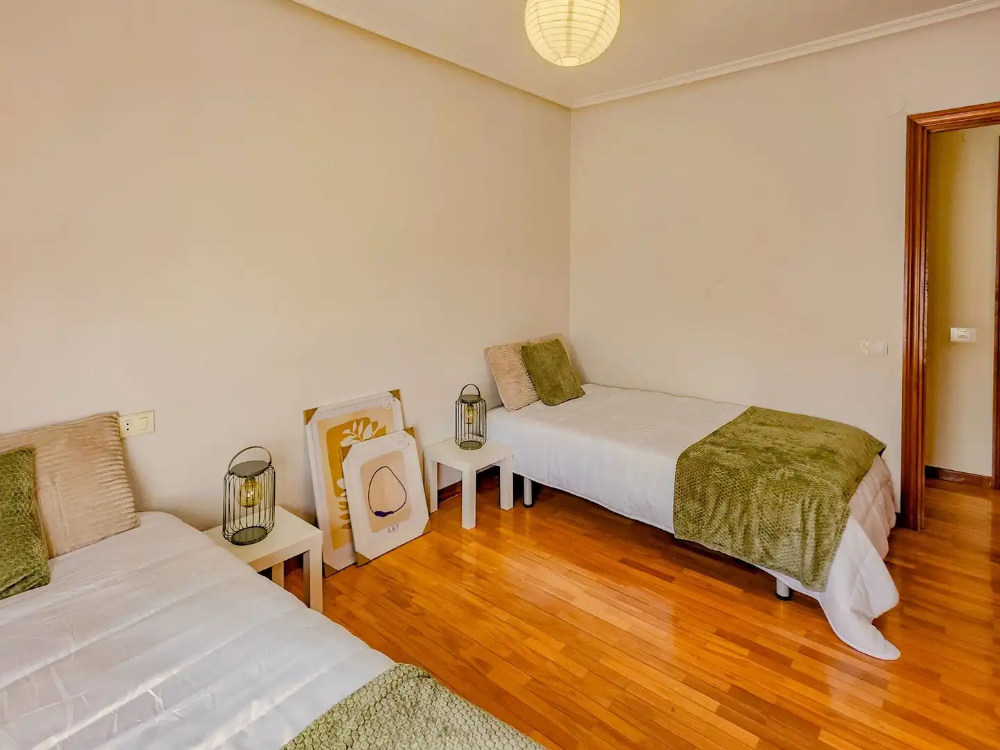 Habitación de Piso en venta en  Logroño con Calefacción, Trastero y Piscina comunitaria