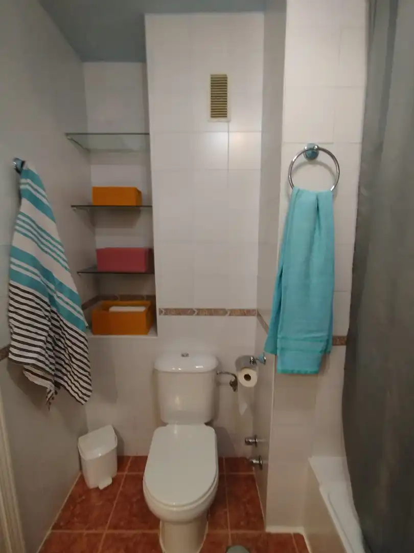 Badezimmer von Einfamilien-Reihenhaus zum Verkauf in Islantilla mit Terrasse, Möbliert und Waschmaschine