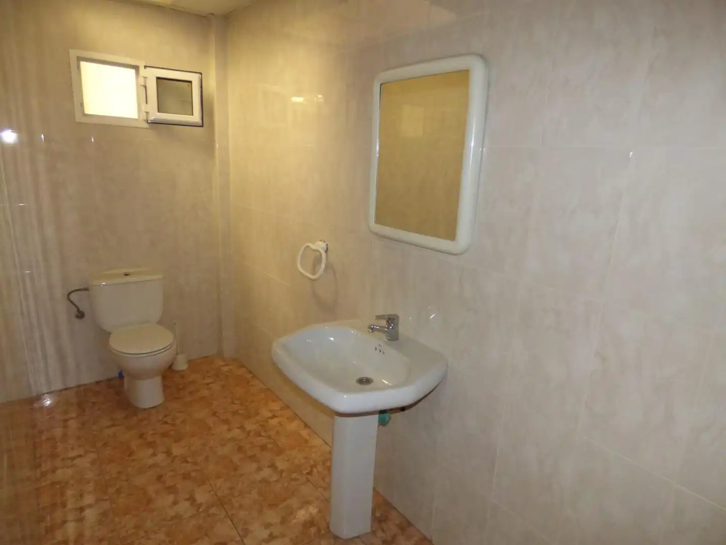 Badezimmer von Fabrikhallen zur Miete in Vitoria - Gasteiz