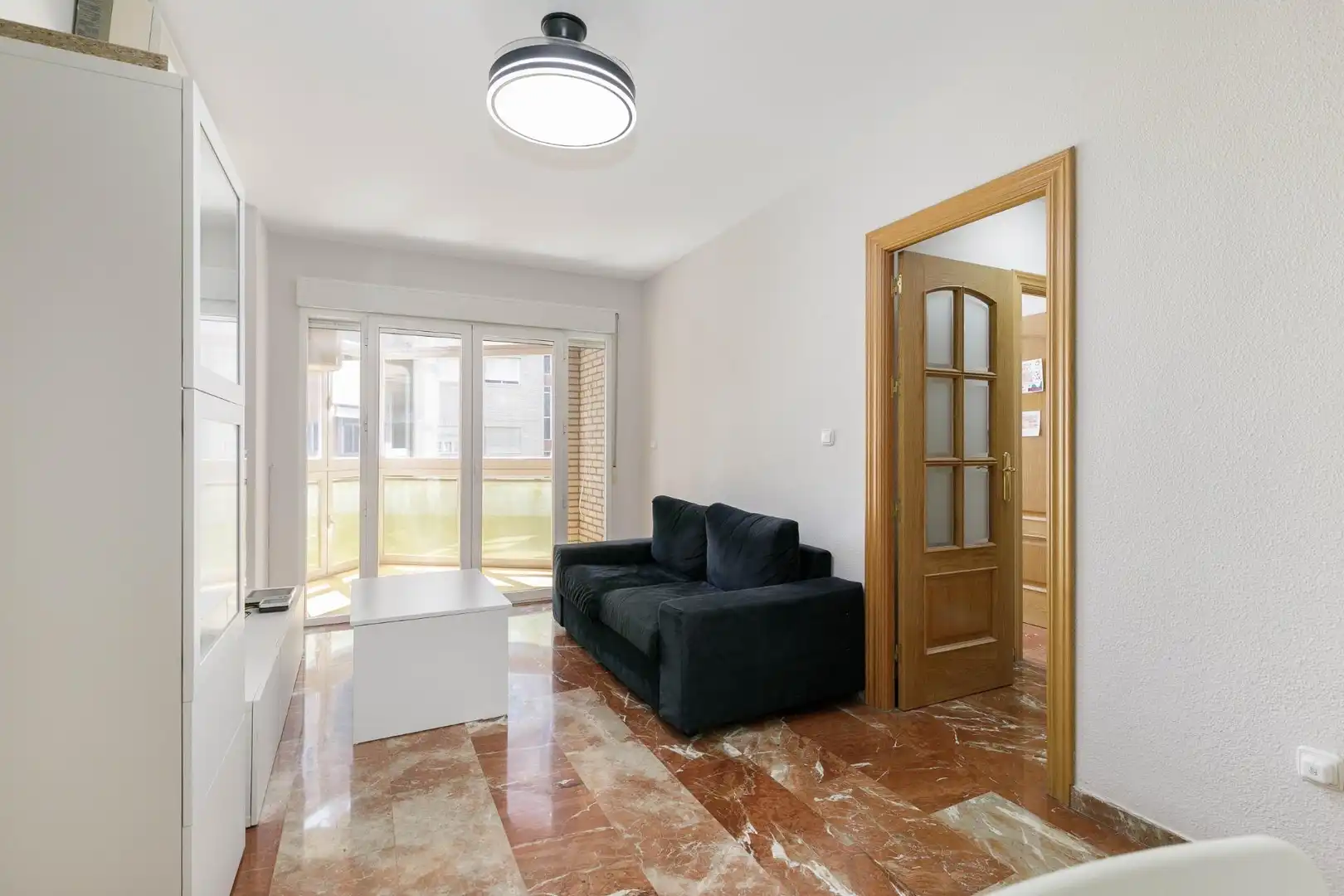 Living room of Flat for sale in Granada  with Air Conditioner, Terrace and Balcony