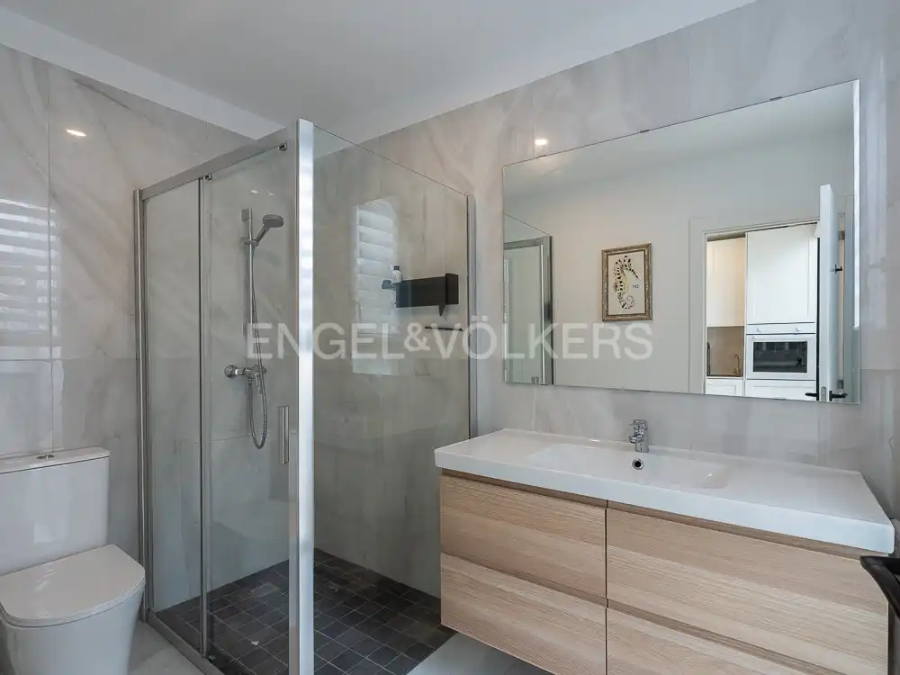 Bathroom of Houses for rent in Valencia  with Air Conditioner, Heating and Private garden