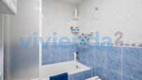 Bathroom of Flat for sale in  Madrid Capital  with Air Conditioner and Balcony