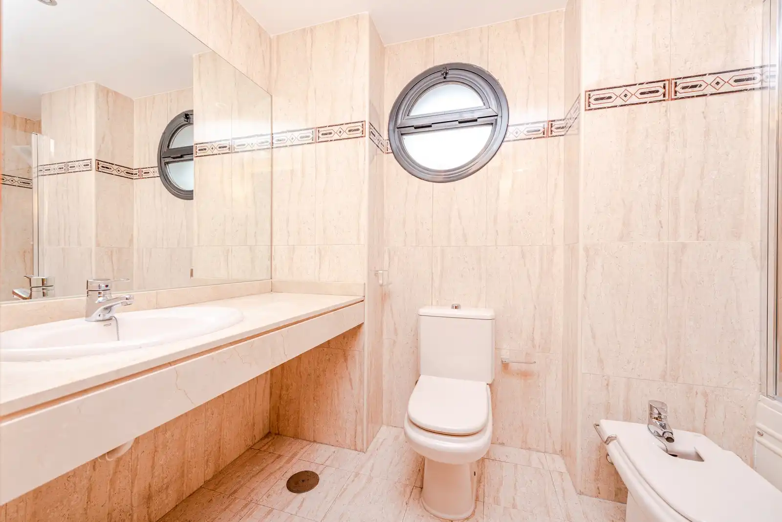 Badezimmer von Wohnung zum Verkauf in Madrid mit Klimaanlage, Terrasse und Abstellraum