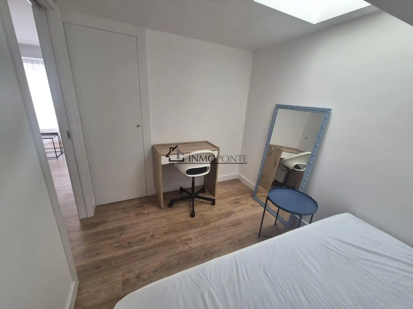 Schlafzimmer von Dachboden zur Miete in Pontevedra Capital  mit Heizung, Terrasse und Abstellraum