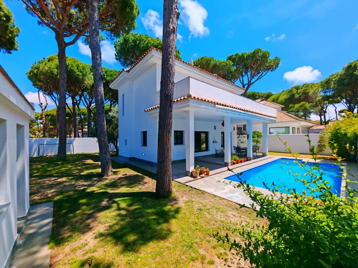 Vista exterior de Casa o chalet en venta en Chiclana de la Frontera con Aire acondicionado, Jardín privado y Terraza
