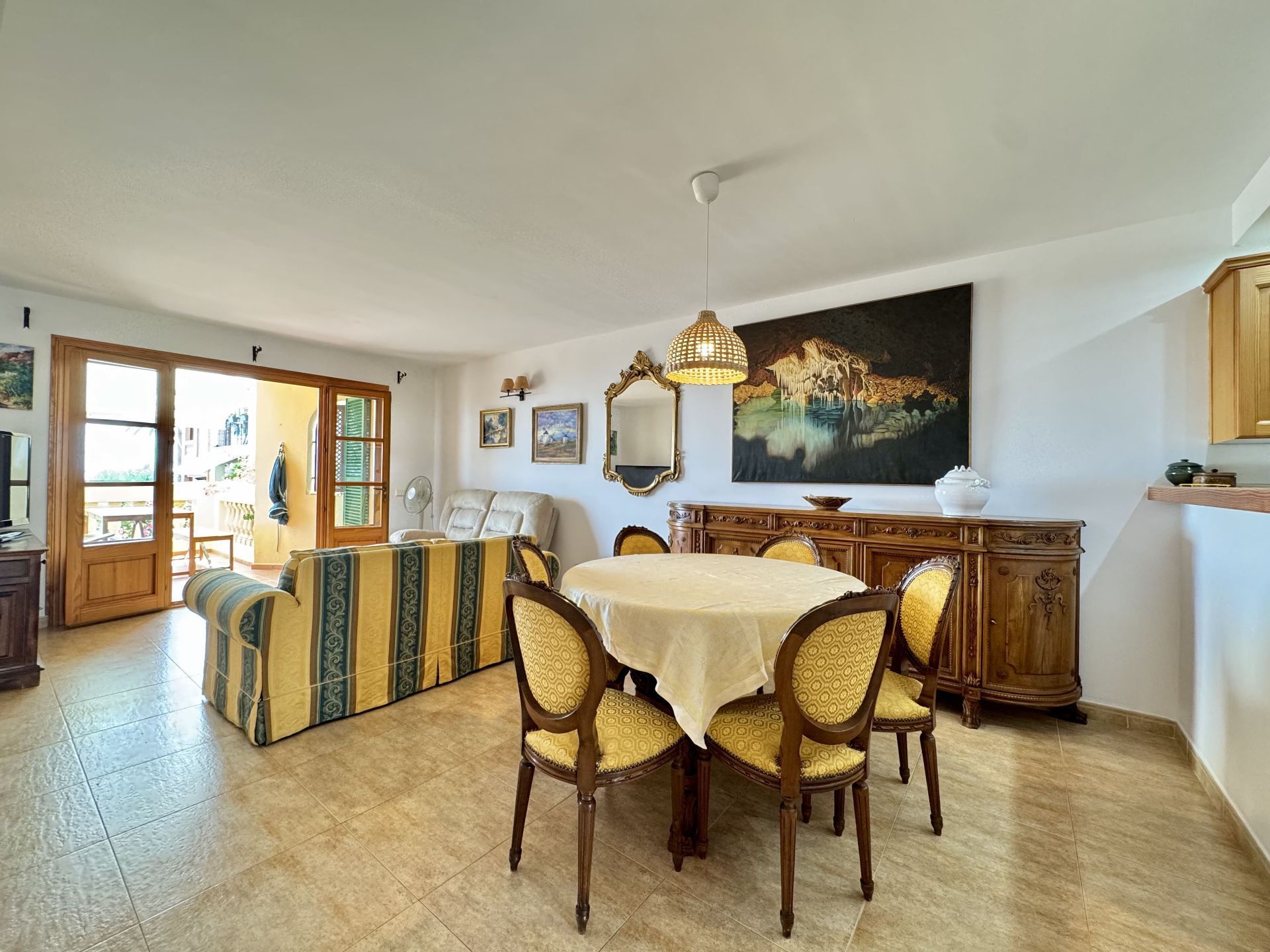 Menjador de Apartament de lloguer en Campos amb Aire condicionat, Jardí privat i Terrassa