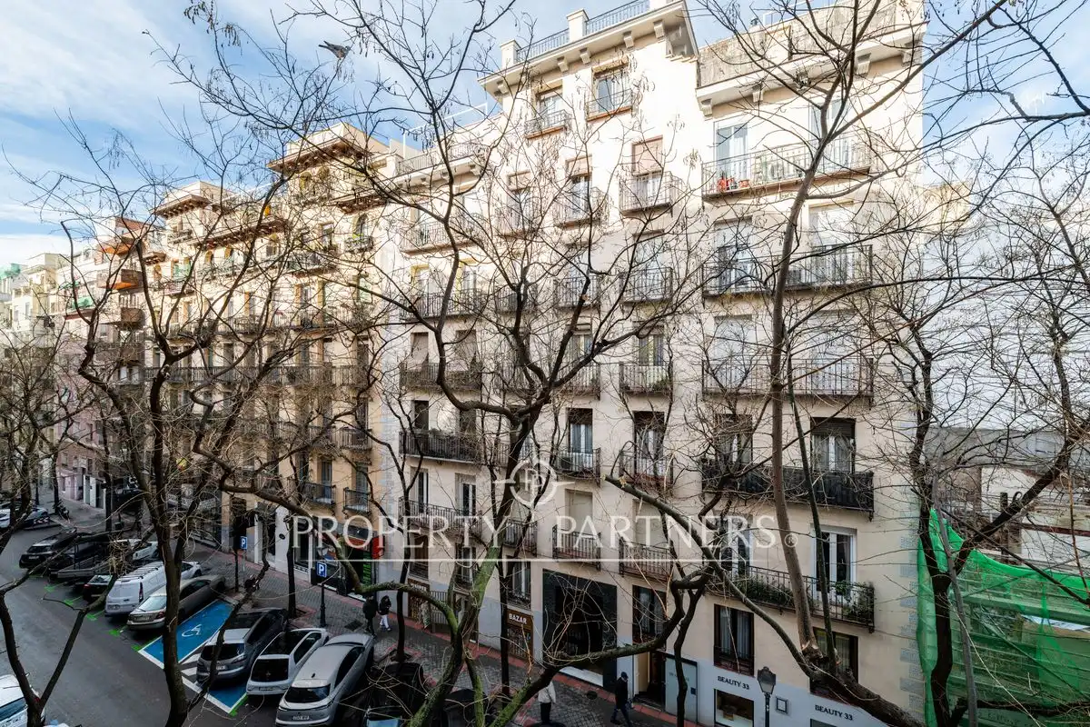 Außenansicht von Wohnungen zum Verkauf in Madrid mit Klimaanlage, Heizung und Möbliert