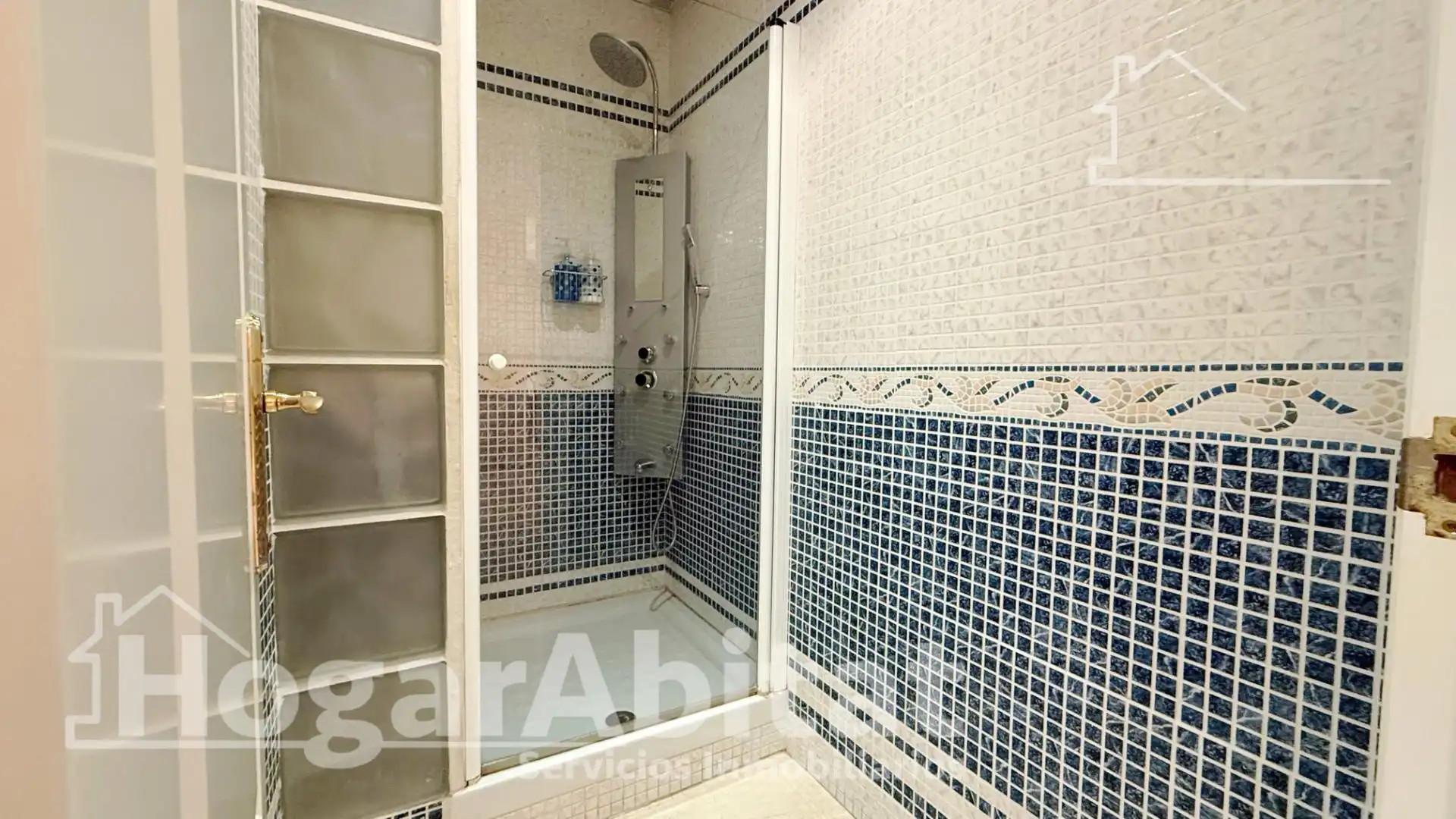 Bany de Pis en venda en Gandia amb Aire condicionat i Terrassa