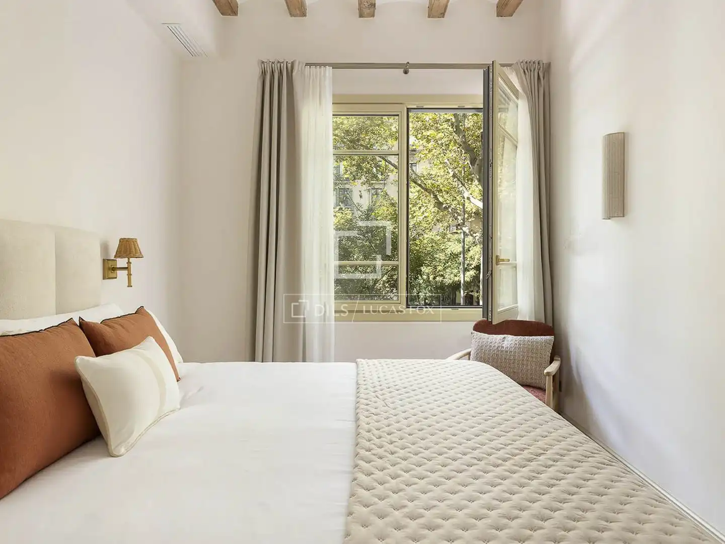 Bedroom of Flat for sale in Barcelona  with Air Conditioner, Heating and Parquet flooring