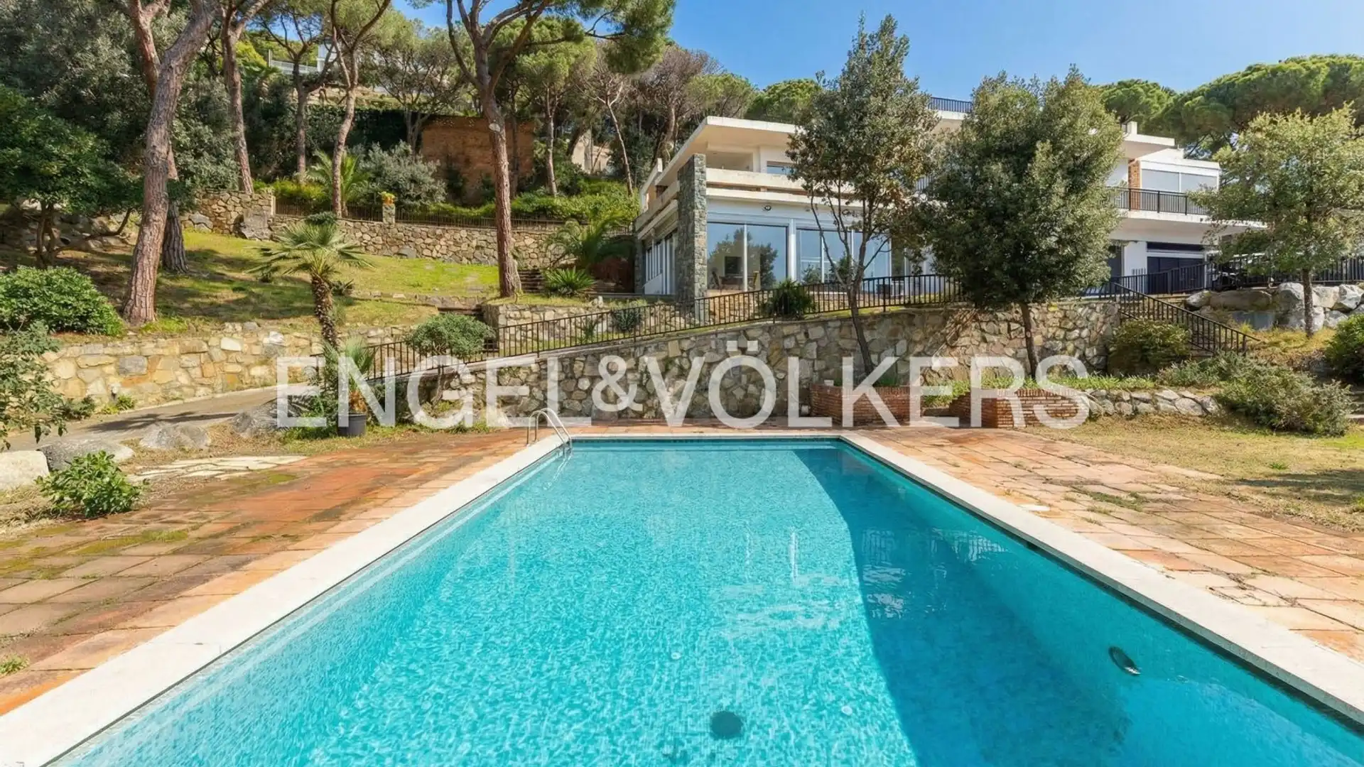 Vista exterior de Casa o xalet en venda en Premià de Dalt amb Aire condicionat, Calefacció i Jardí privat