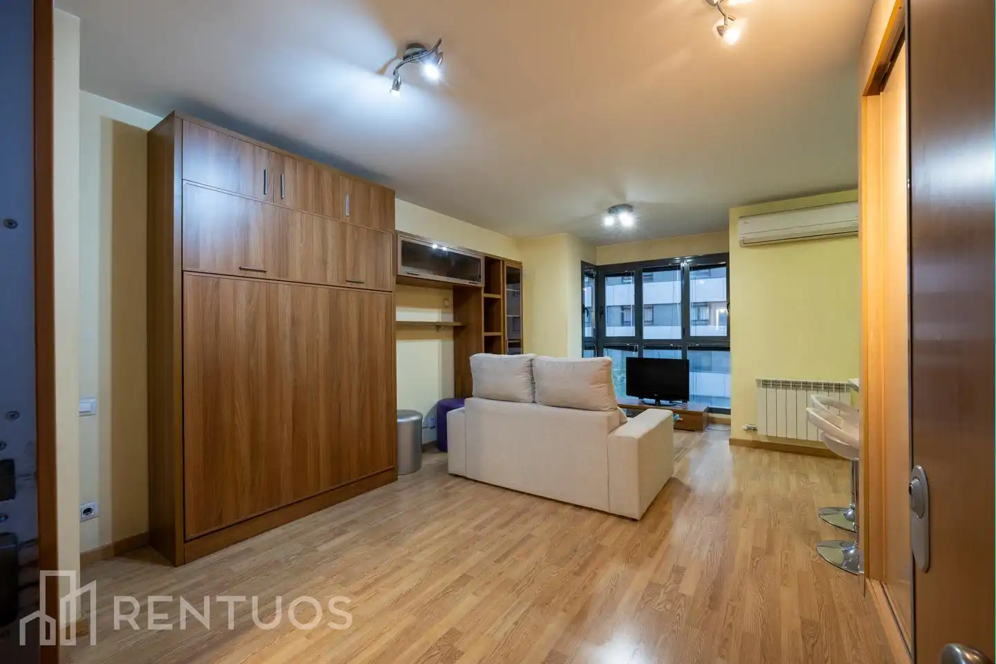 Living room of Study for rent in Madrid  with Air Conditioner, Heating and Storage room