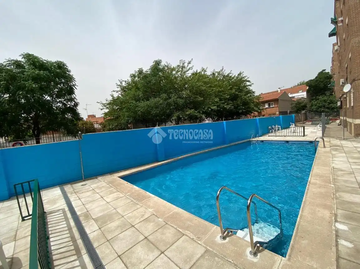 Piscina de Pis en venda en Torrejón de Ardoz amb Aire condicionat, Calefacció i Terrassa