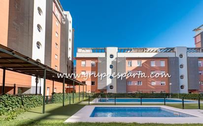 Exterior view of Flat for sale in  Sevilla Capital  with Air Conditioner and Community pool