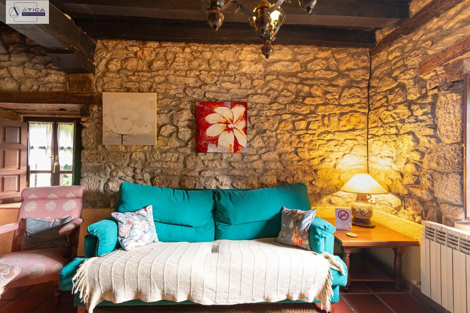 Sala d'estar de Edifici en venda en Valle de Valdebezana