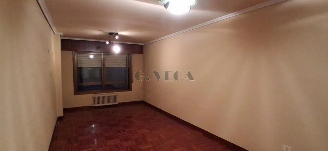 Habitación de Piso en venta en Vigo  con Calefacción, Parquet y Trastero