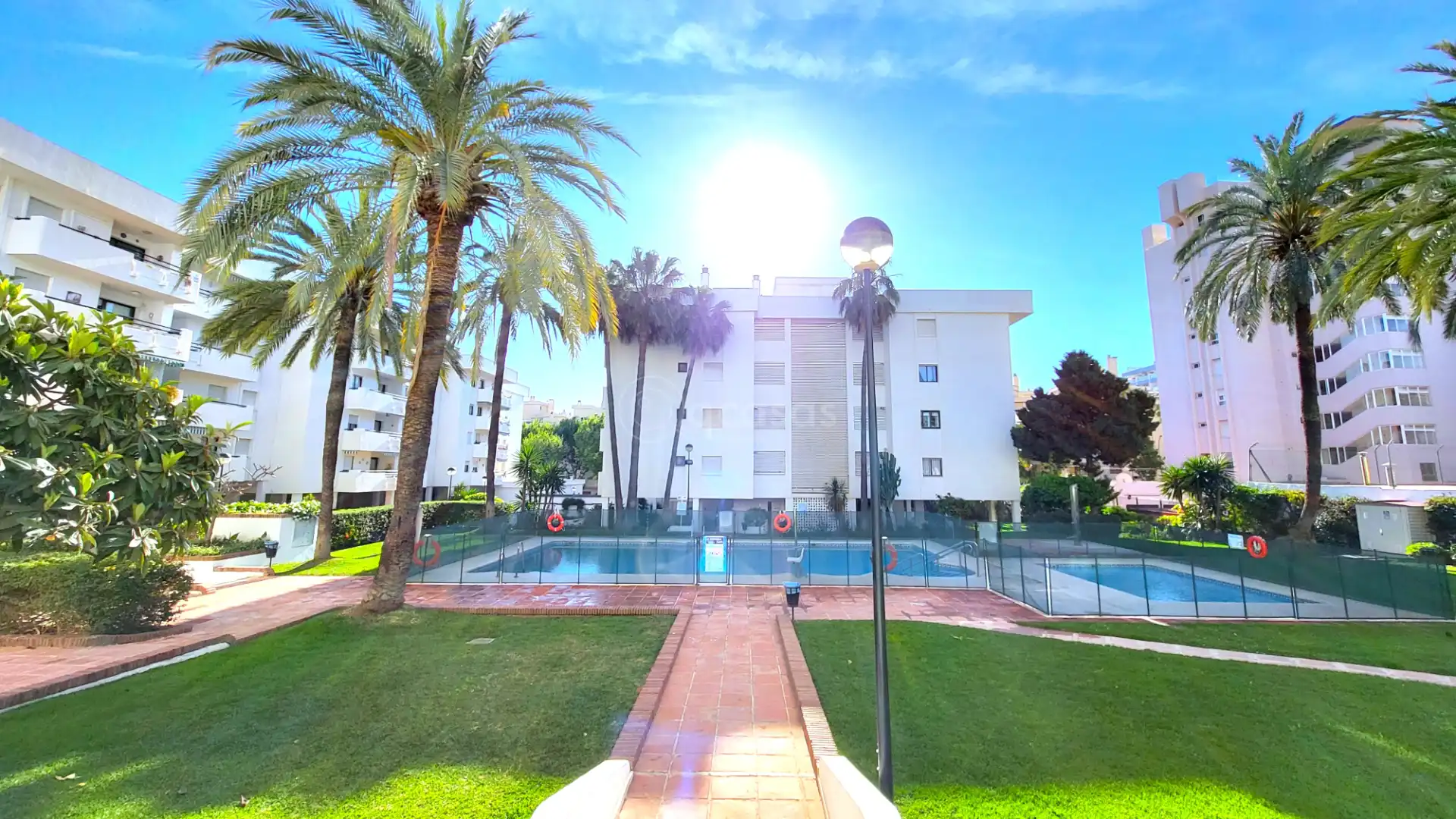Piso con piscina en venta en Calle Nerja 6, imagen 2