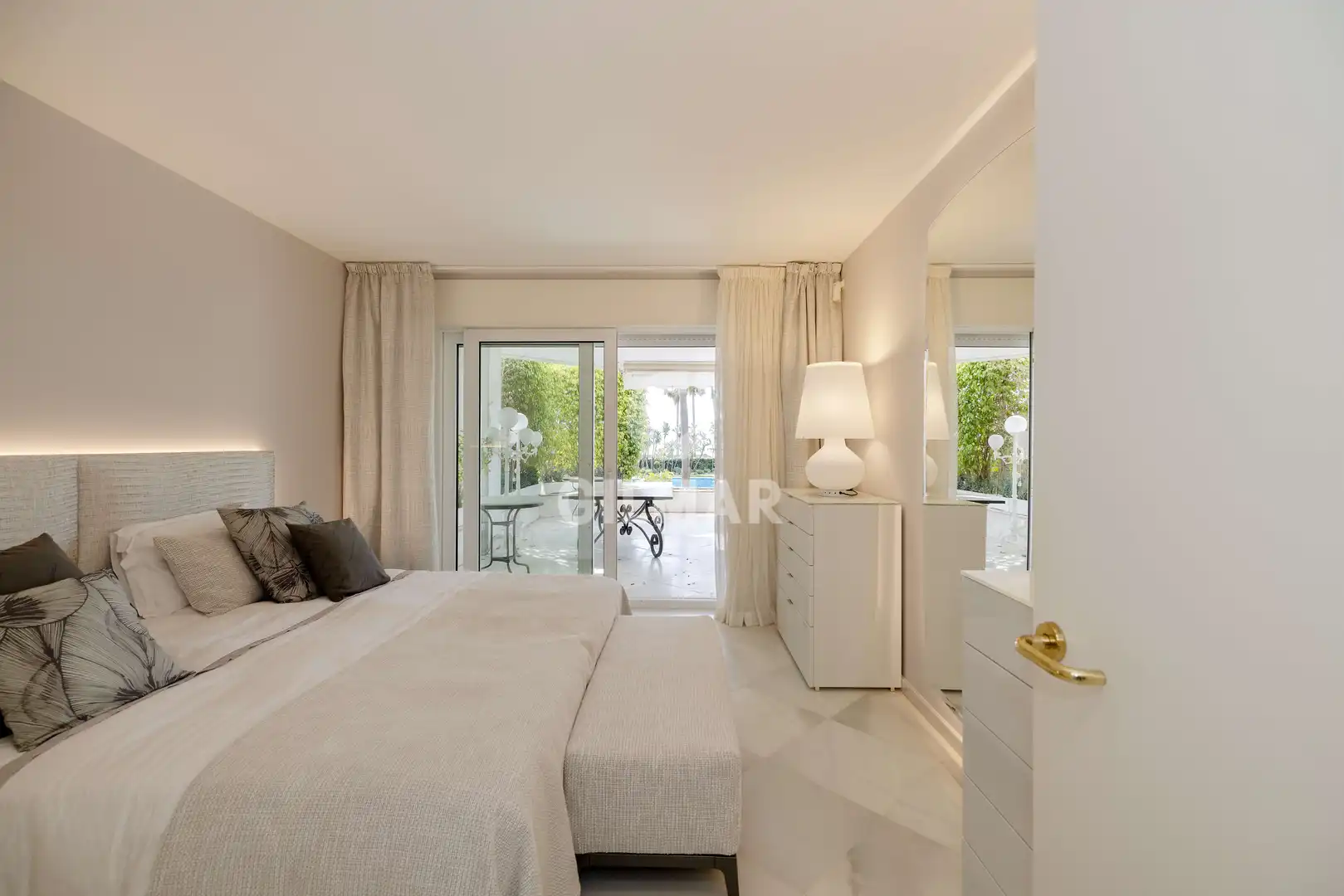 Habitación de Apartamento en venta en Marbella con Calefacción, Jardín privado y Trastero