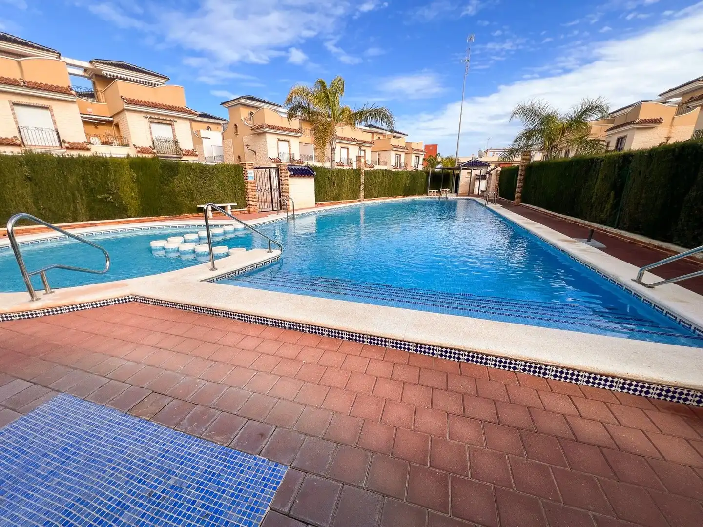 Piscina de Casa adosada en venta en Pilar de la Horadada con Aire acondicionado, Calefacción y Terraza
