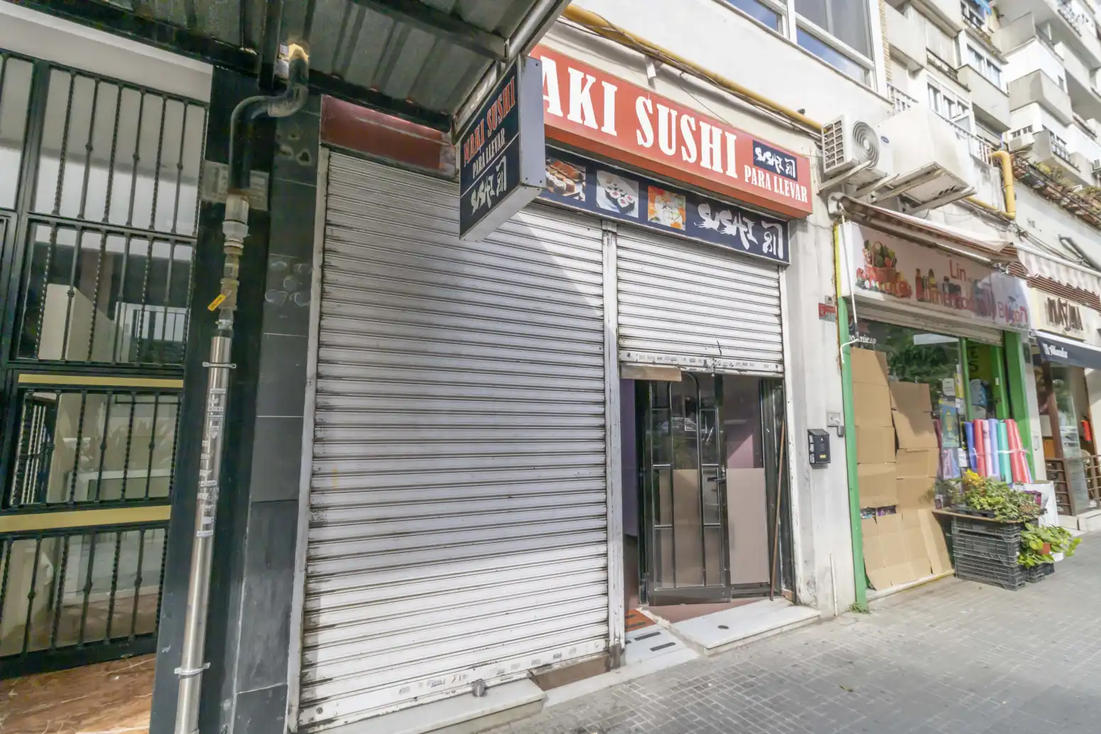 Locale commerciale in affitto a Triana