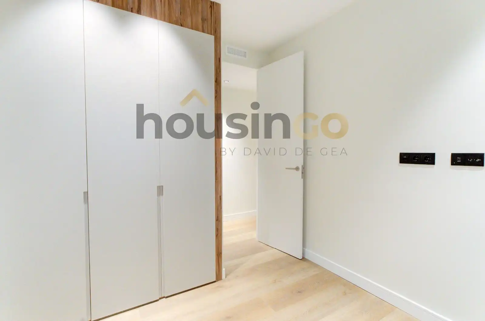 Bedroom of Flat for sale in Madrid  with Air Conditioner, Heating and Oven