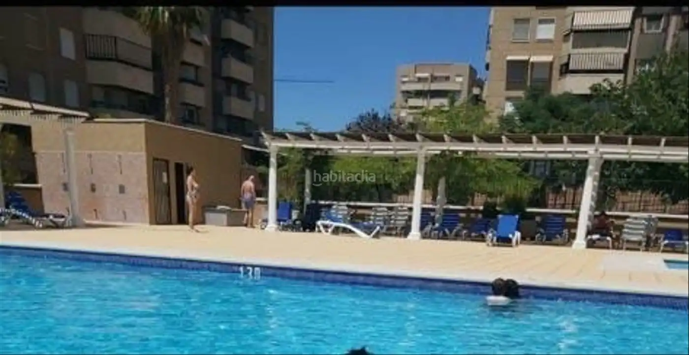 Piso con piscina en venta en Calle Albondón 16