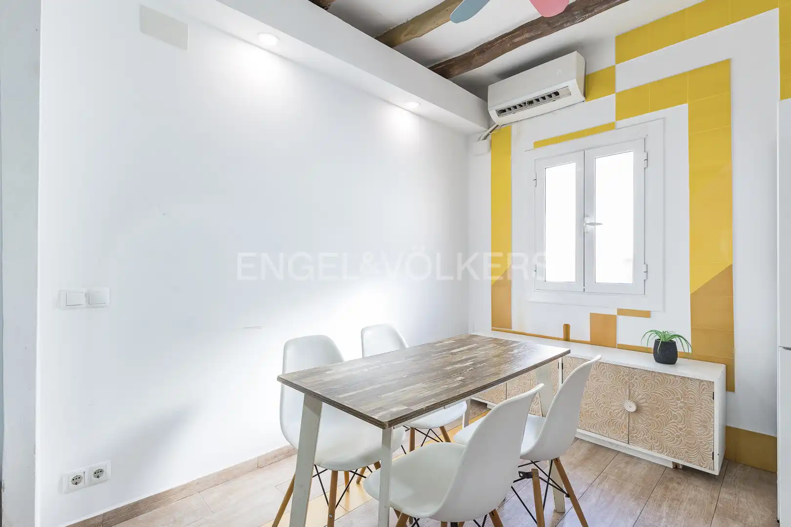 Comedor de Piso en venta en L'Hospitalet de Llobregat con Calefacción