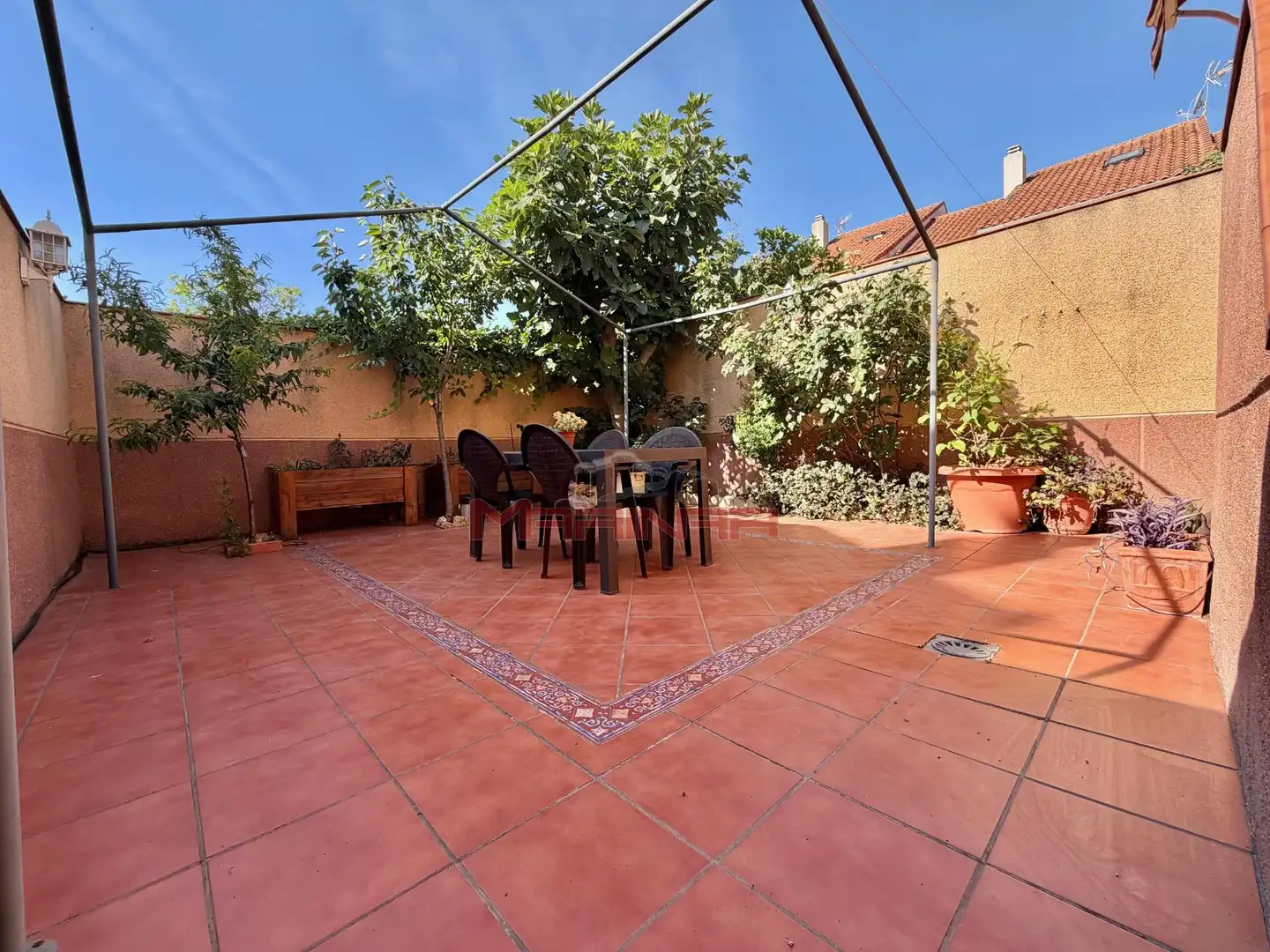 Terrasse von Einfamilien-Reihenhaus zum Verkauf in Seseña mit Klimaanlage, Heizung und Privatgarten