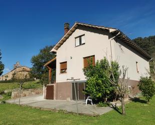 Vista exterior de Casa o xalet en venda en Cartes amb Calefacció, Jardí privat i Terrassa