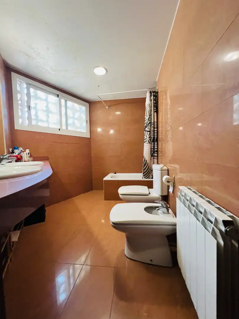 Baño de Piso en venta en Salou con Aire acondicionado, Calefacción y Jardín privado
