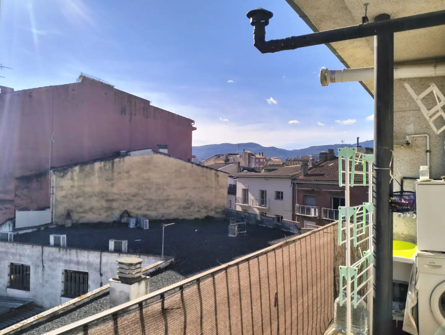 Vista exterior de Ático en venta en Banyoles con Aire acondicionado, Parquet y Terraza