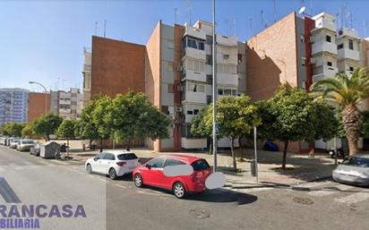 Exterior view of Flat for sale in  Sevilla Capital