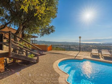 Villa con piscina in vendita a La Selva